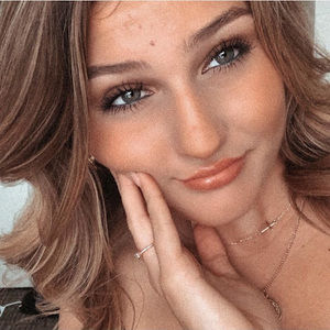 Meet your Posher, Abigail